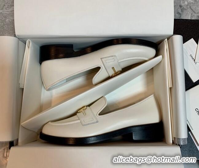 Durable Chanel Calfskin Loafers White 1226158