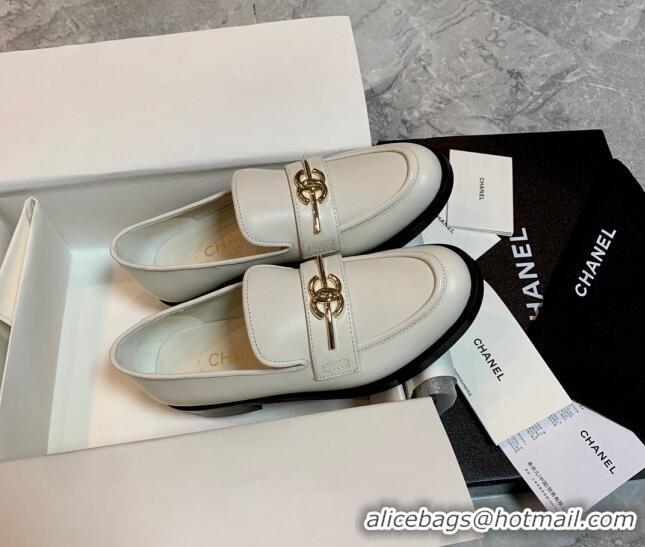 Durable Chanel Calfskin Loafers White 1226158