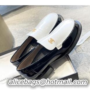 Feminine Chanel Patent Leather Loafers with Pearl CC White/Black 122819