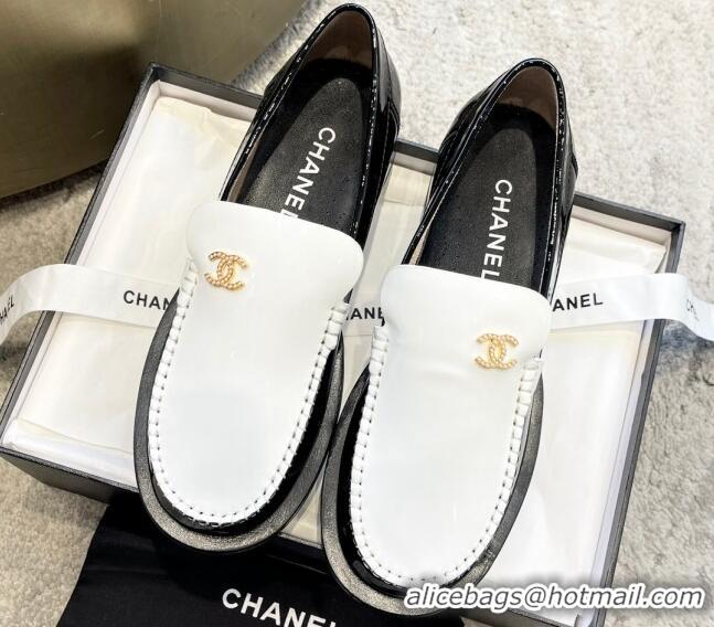 Feminine Chanel Patent Leather Loafers with Pearl CC White/Black 122819