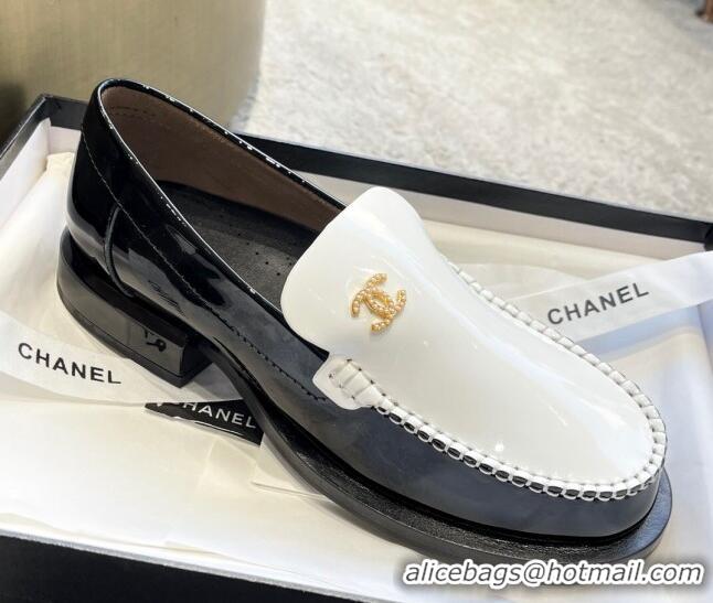 Feminine Chanel Patent Leather Loafers with Pearl CC White/Black 122819