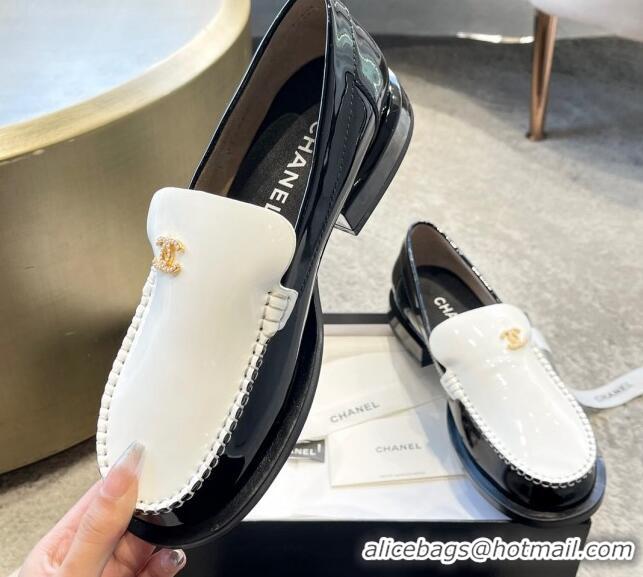 Feminine Chanel Patent Leather Loafers with Pearl CC White/Black 122819