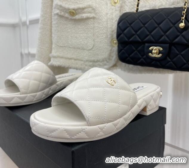 Generous Chanel Quilted Lambskin Slide Sandals 3cm White 020762