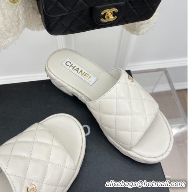 Generous Chanel Quilted Lambskin Slide Sandals 3cm White 020762