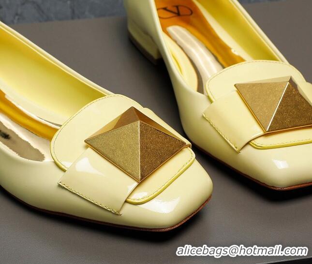 1:1 aaaaa Valentino One Stud Patent Leather Loafers Yellow 091224