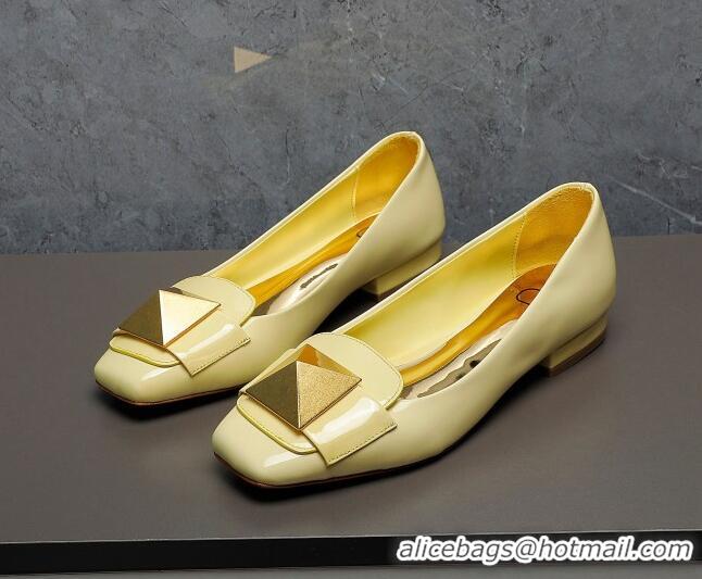 1:1 aaaaa Valentino One Stud Patent Leather Loafers Yellow 091224