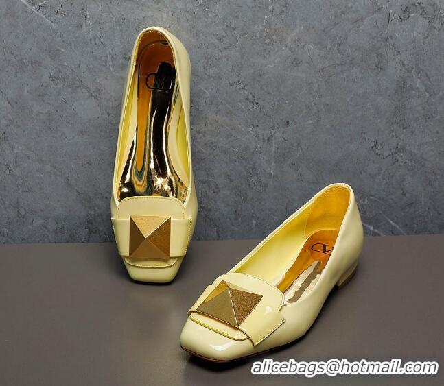 1:1 aaaaa Valentino One Stud Patent Leather Loafers Yellow 091224