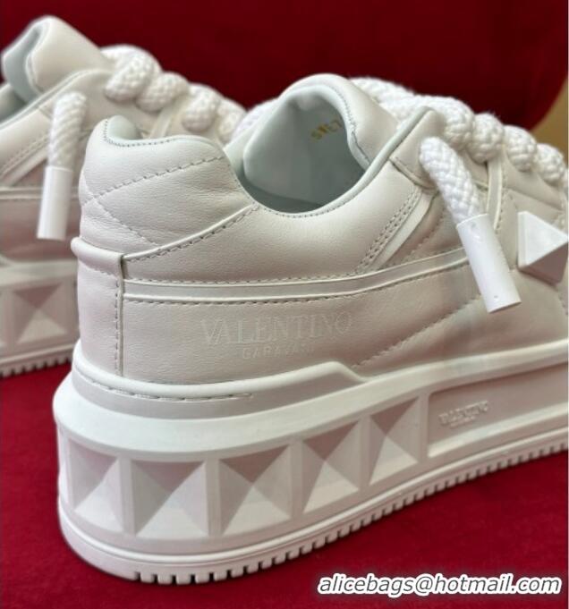 Discount Valentino ONE STUD XL Low-top Sneakers in Nappa Leather White 013070