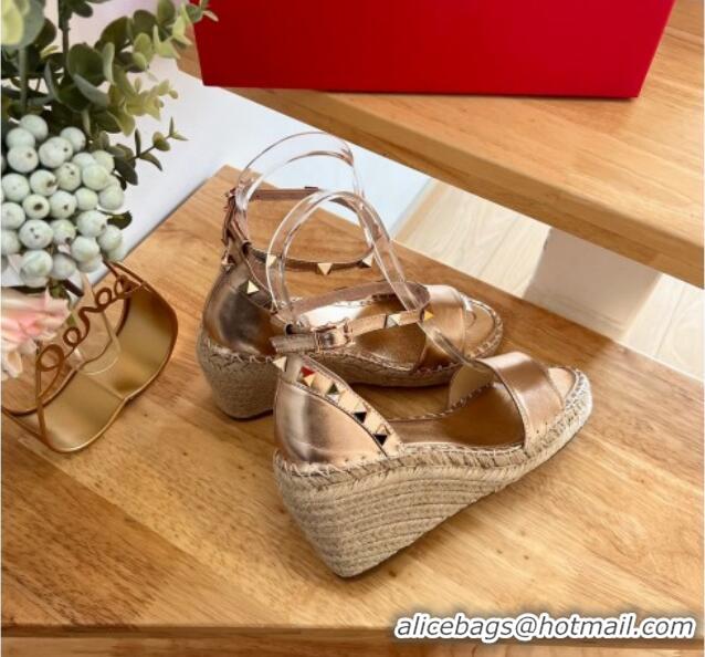 Sumptuous Valentino Metallic Leather Rockstud Wedge Sandals 9.5cm Gold 0322086