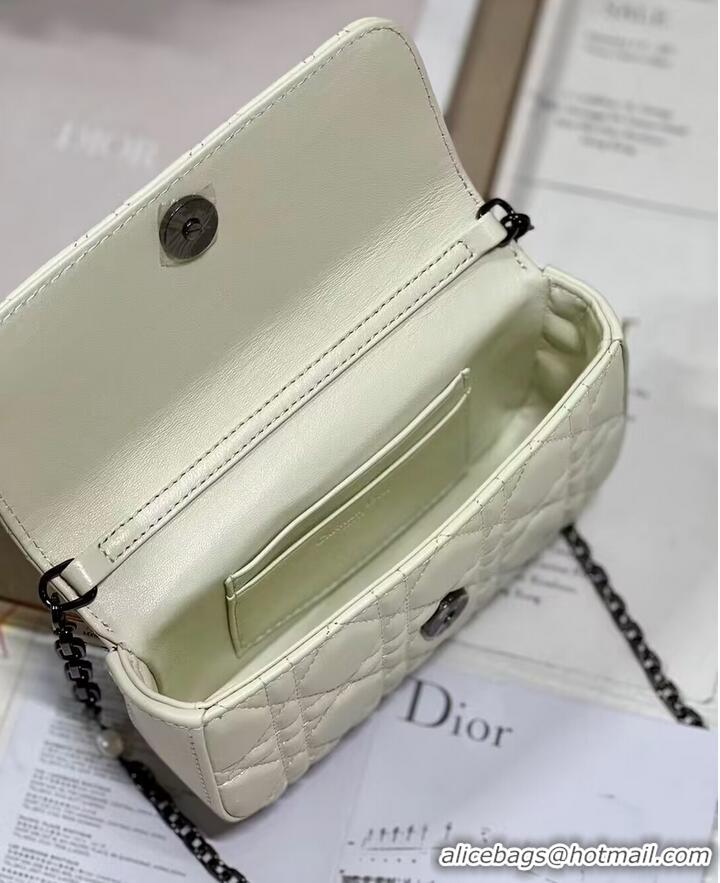 Promotional LADY DIOR PHONE POUCH Aesthetic Cannage Lambskin S0977O white