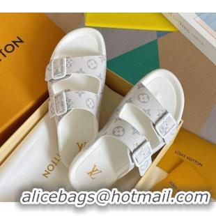 Sophisticated Louis Vuitton LV Trainer Flat Slide Sandals in White Monogram Canvas 0228104