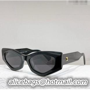 Buy Discount Valentino One Stud Sunglasses VLS-101A 2023