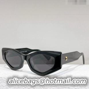 Market Sells Valentino One Stud Sunglasses VLS-101A 2023