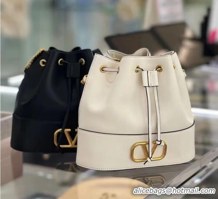 Grade Design VALENTINO VLOGO SIGNATURE Lambskin Mini Bucket Bag FI16 white