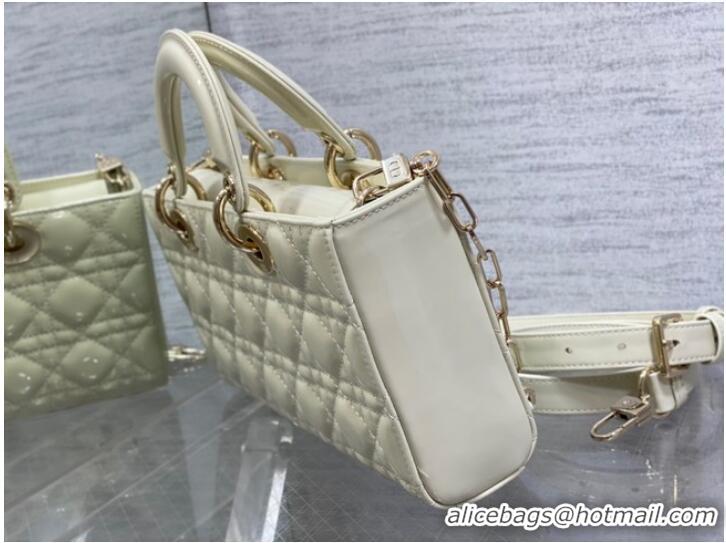 MEDIUM LADY D-JOY BAG Patent Cannage Calfskin M0540ON WHITE