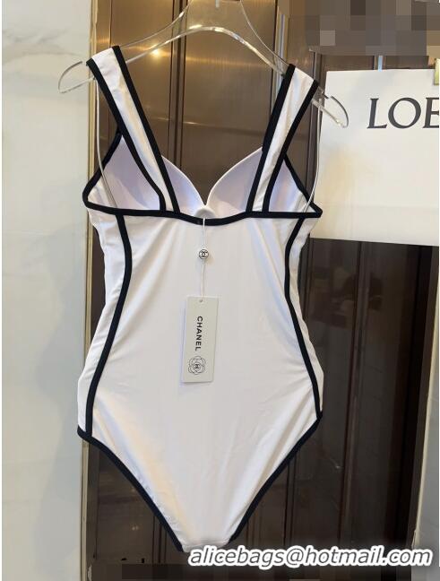 Famous Brand Chanel Swimwear 051010 White/Black 2023