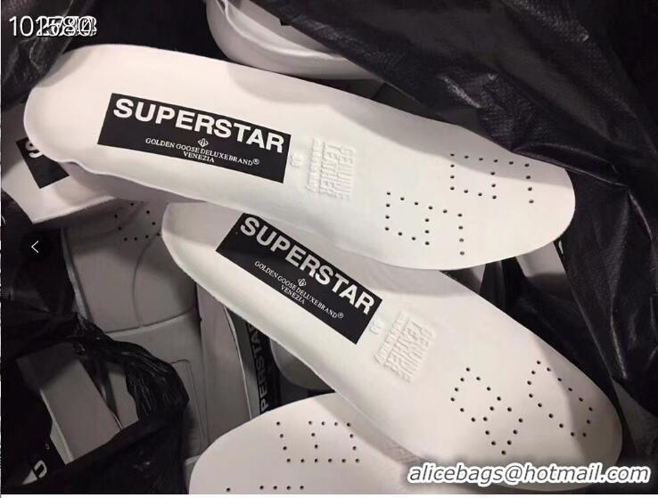 ​Promotional Golden Goose Super-Star Sneakers in Silver Glitter and White Leather 027060