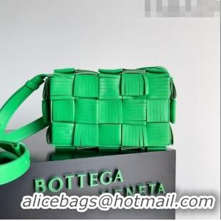 Famous Brand Bottega Veneta Cassette Fringed Intreccio Lambskin Crossbody Bag 680698 Green 2023