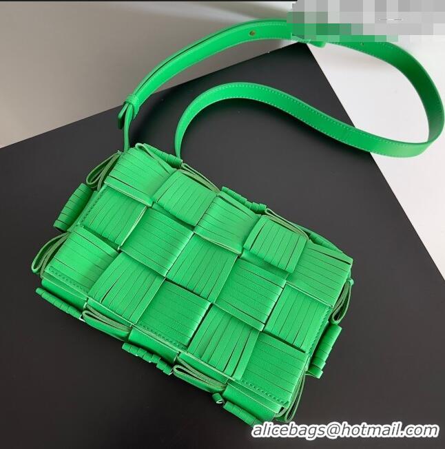 Famous Brand Bottega Veneta Cassette Fringed Intreccio Lambskin Crossbody Bag 680698 Green 2023