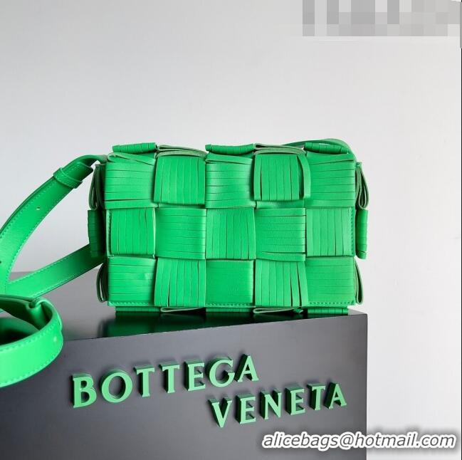 Famous Brand Bottega Veneta Cassette Fringed Intreccio Lambskin Crossbody Bag 680698 Green 2023