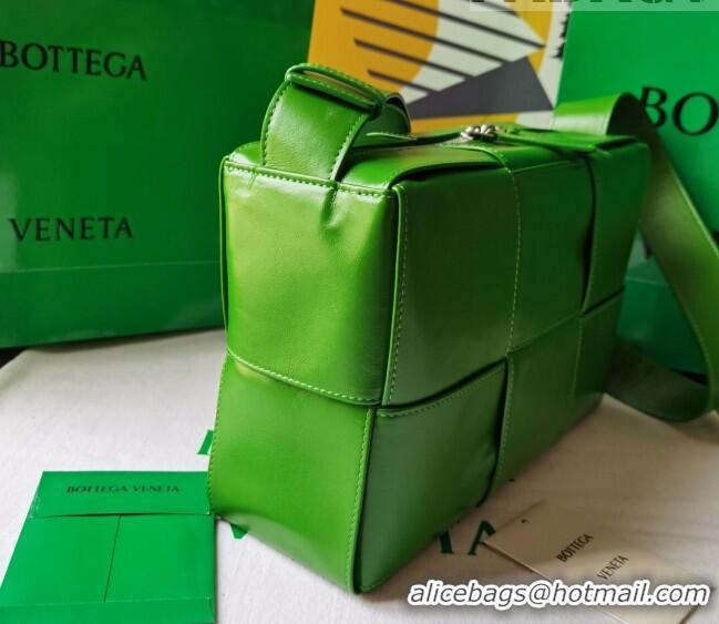 Pretty Style Bottega Veneta Arco Camera Bag Bag in Maxi-Intrecciato 731165 Avocado Green 2023