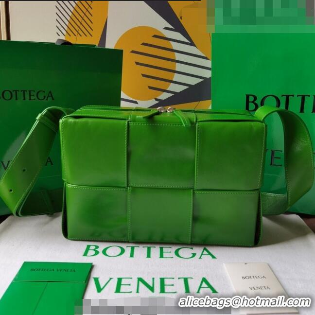 Pretty Style Bottega Veneta Arco Camera Bag Bag in Maxi-Intrecciato 731165 Avocado Green 2023