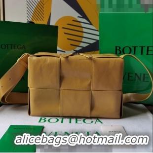 Hot Sell Cheap Bottega Veneta Arco Camera Bag Bag in Maxi-Intrecciato 731165 Butter Yellow 2023