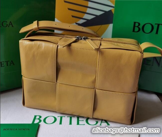 Hot Sell Cheap Bottega Veneta Arco Camera Bag Bag in Maxi-Intrecciato 731165 Butter Yellow 2023