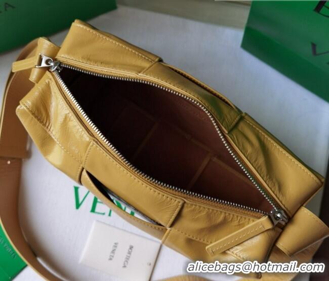 Hot Sell Cheap Bottega Veneta Arco Camera Bag Bag in Maxi-Intrecciato 731165 Butter Yellow 2023