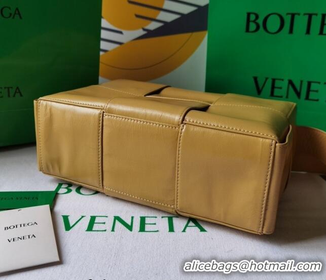 Hot Sell Cheap Bottega Veneta Arco Camera Bag Bag in Maxi-Intrecciato 731165 Butter Yellow 2023