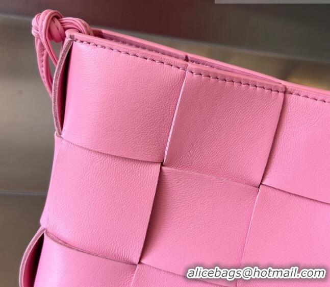 Famous Brand Bottega Veneta Cassette Pouch On Strap in Intreccio leather 730543 Pink 2023