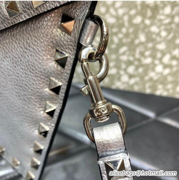 Pretty Style VALENTINO Garavani Rockstud Calfskin Clutch WP0P87R Silver