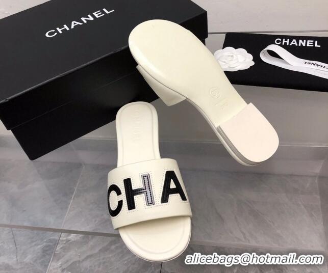 Unique Style Chanel Lambskin Flat Slide Sandals with CHANEL White 327004