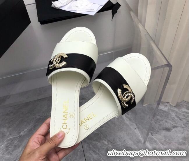 Cheap Price Chanel Lambskin Flat Slide Sandals with Chain CC White/Black 327013