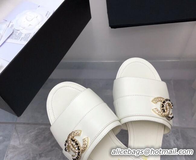 Sumptuous Chanel Lambskin Flat Slide Sandals with Chain CC White 327015