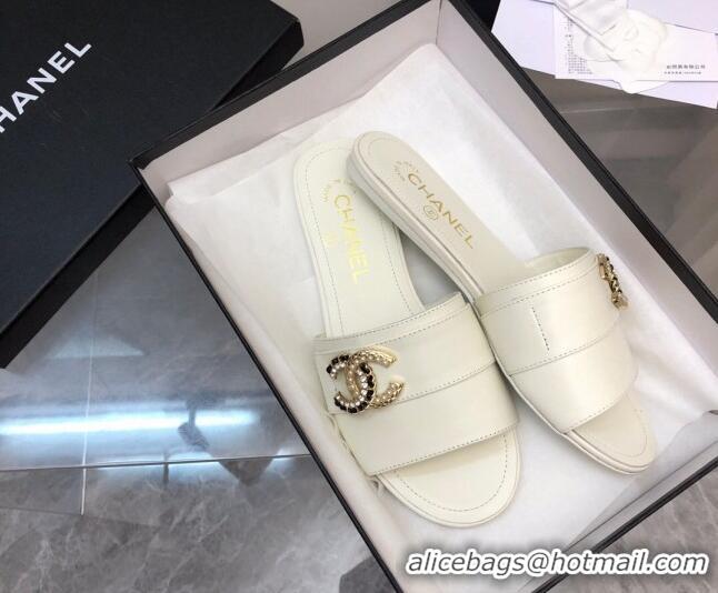 Sumptuous Chanel Lambskin Flat Slide Sandals with Chain CC White 327015