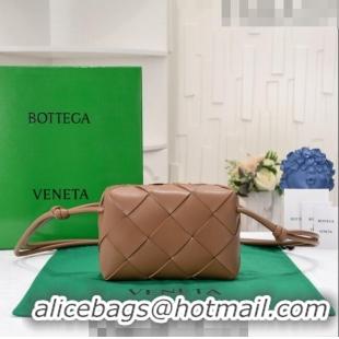 Good Product Bottega Veneta Small Cassette Camera Bag in Intreccio Leather 709417 Camel Brown 2023