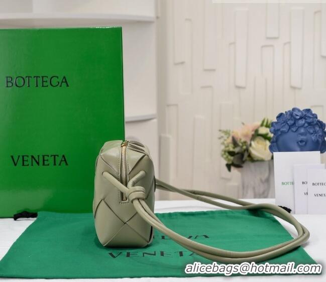 Good Product Bottega Veneta Small Cassette Camera Bag in Intreccio Leather 709417 Travertine Green 2023