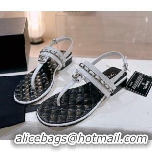 Best Product Chanel Patent Leather Flat Thong Sandals with Chain White/Black 505049