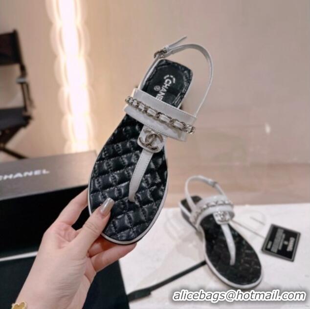 Best Product Chanel Patent Leather Flat Thong Sandals with Chain White/Black 505049