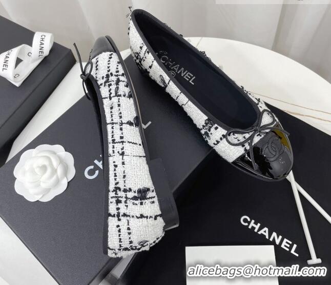 Sumptuous Chanel Classic Tweed and Patent Leather Ballerinas White/Black 724003