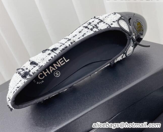 Sumptuous Chanel Classic Tweed and Patent Leather Ballerinas White/Black 724003