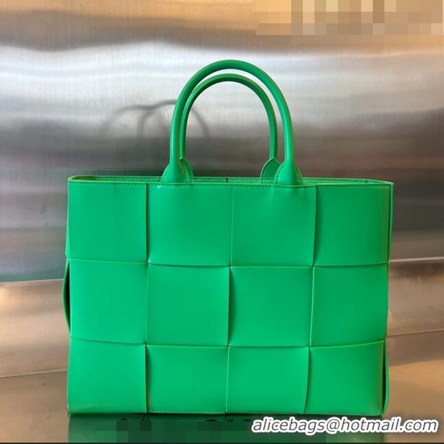 Famous Brand Bottega Veneta Medium Arco Tote Bag in Intrecciato Leather 729244 Parakeet Green 2023