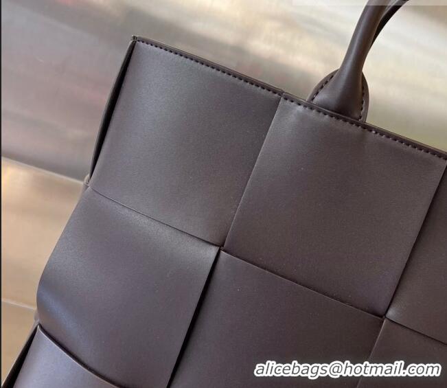 Pretty Style Bottega Veneta Medium Arco Tote Bag in Intrecciato Leather 729244 Chocolate Brown 2023