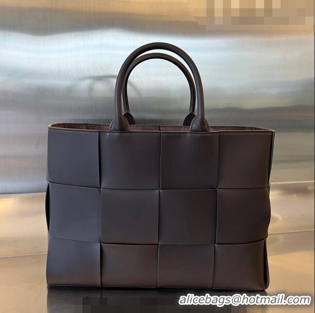 Pretty Style Bottega Veneta Medium Arco Tote Bag in Intrecciato Leather 729244 Chocolate Brown 2023