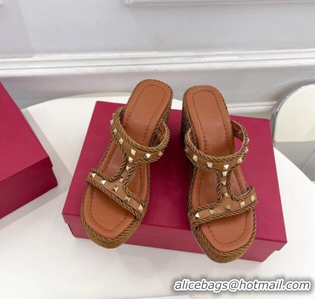 Trendy Design Valentino Rockstud Wedge Slide Sandals 9cm in Calfskin Brown 718030