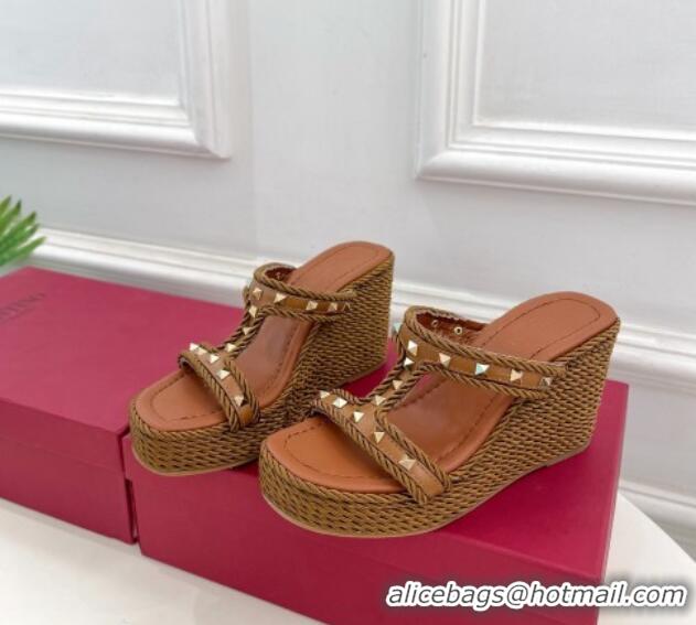 Trendy Design Valentino Rockstud Wedge Slide Sandals 9cm in Calfskin Brown 718030