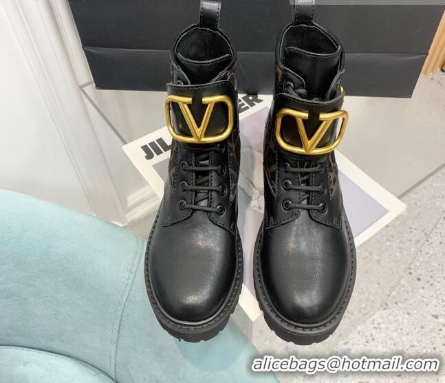 Pretty Style Valentino VLogo Signature Combat Ankle Boots in Calfskin and Toile Iconographe Fabric VLTN08284 Black/Beige