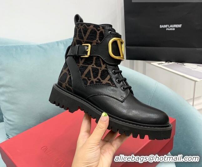 Pretty Style Valentino VLogo Signature Combat Ankle Boots in Calfskin and Toile Iconographe Fabric VLTN08284 Black/Beige