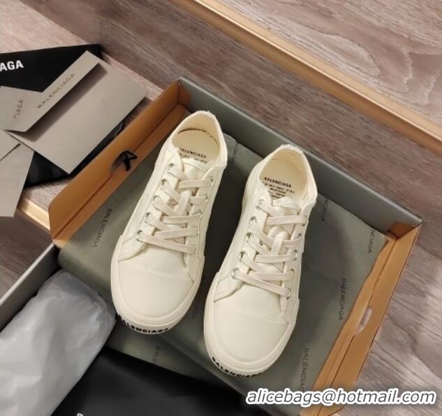 Pretty Style Balenciaga Paris Low-top Sneakers in Destroyed Canvas White 524037